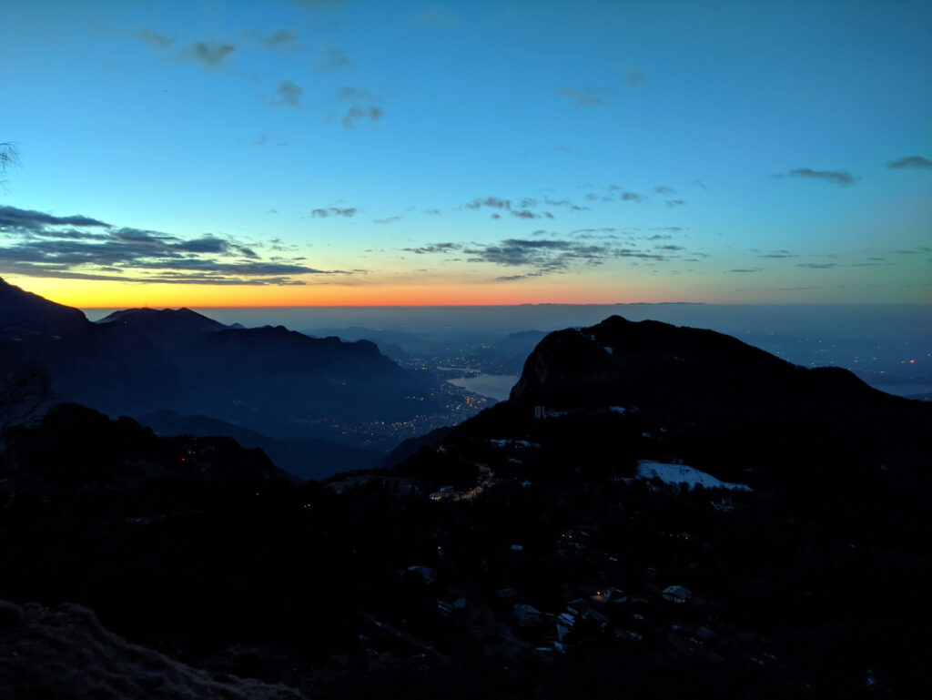 L'alba su Lecco vista dalla direttissima