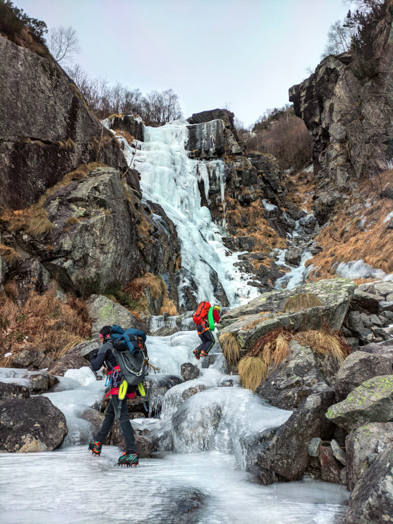 In approccio alla seconda cascata dell'Oro, verso le 9:30 di mattina