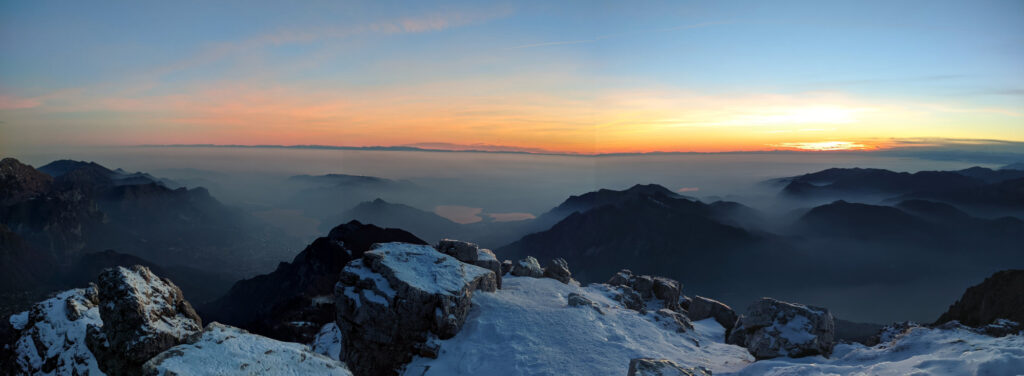 Tentativo mal riuscito di panorama del tramonto. Abbiate pazienza ;)