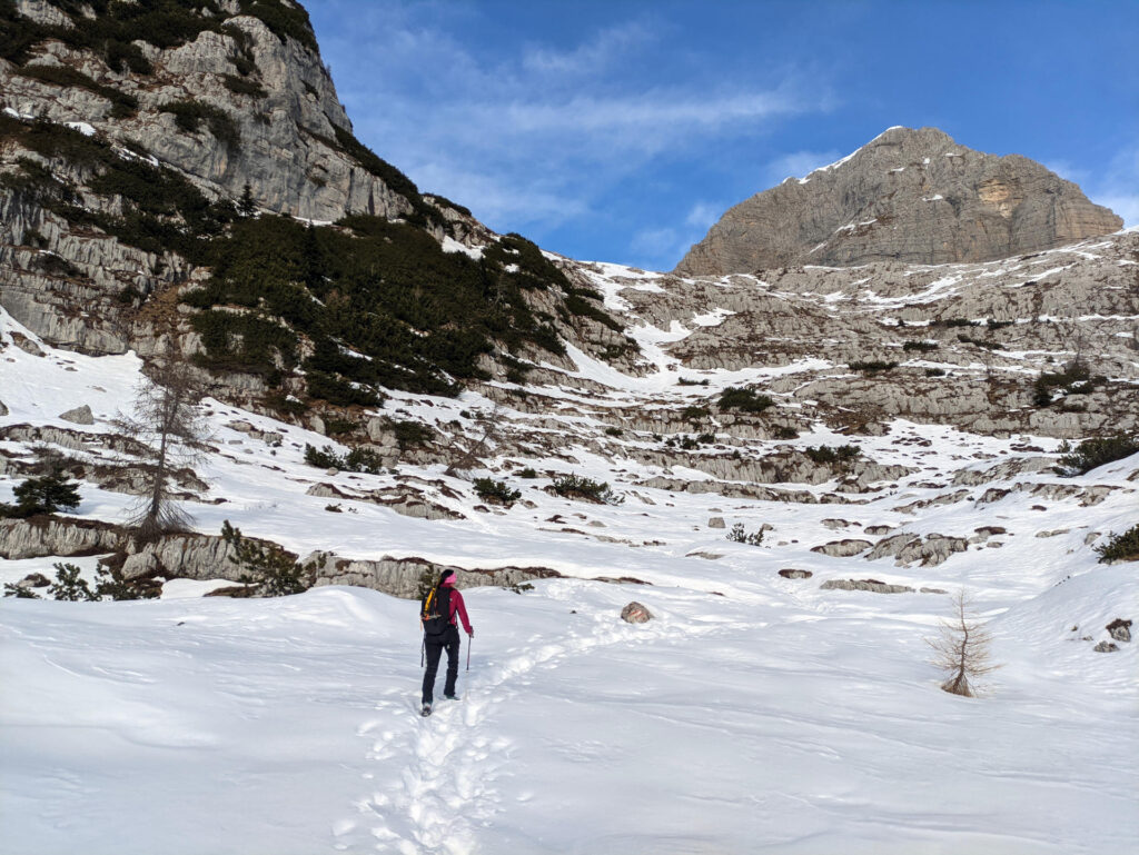 Per raggiungere il Croz bisogna fare il giro largo, prendendo la strada che conduce verso il passo dei Lasteri