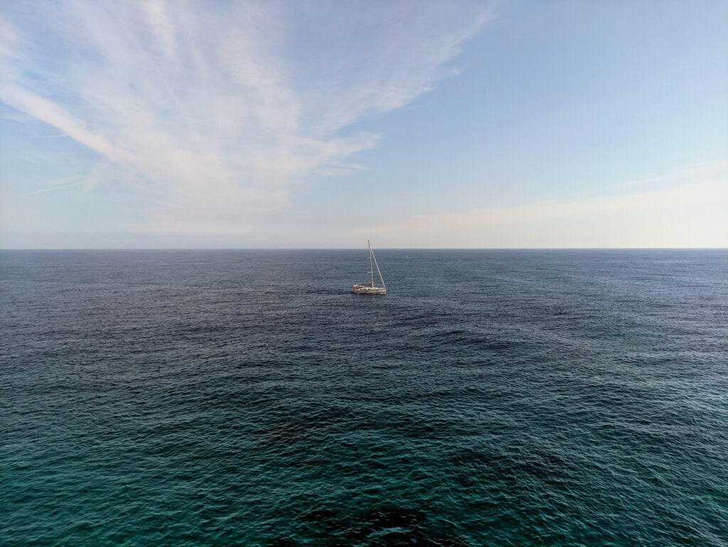 oggi abbiamo la falesia tutta per noi: il mare è spettacolare e la giornata bellissima