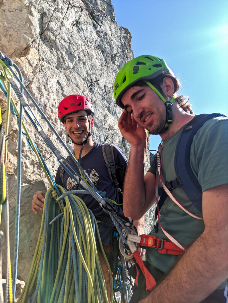 Fede ed Ema alla sosta del primo tiro dove tutti capiamo che non sarà una passeggiata ;)