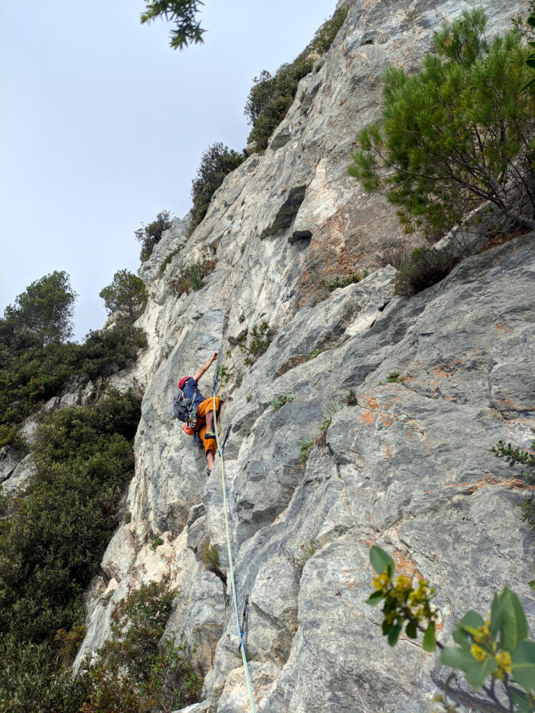 Fede all'attacco del difficile diedro del quinto tiro