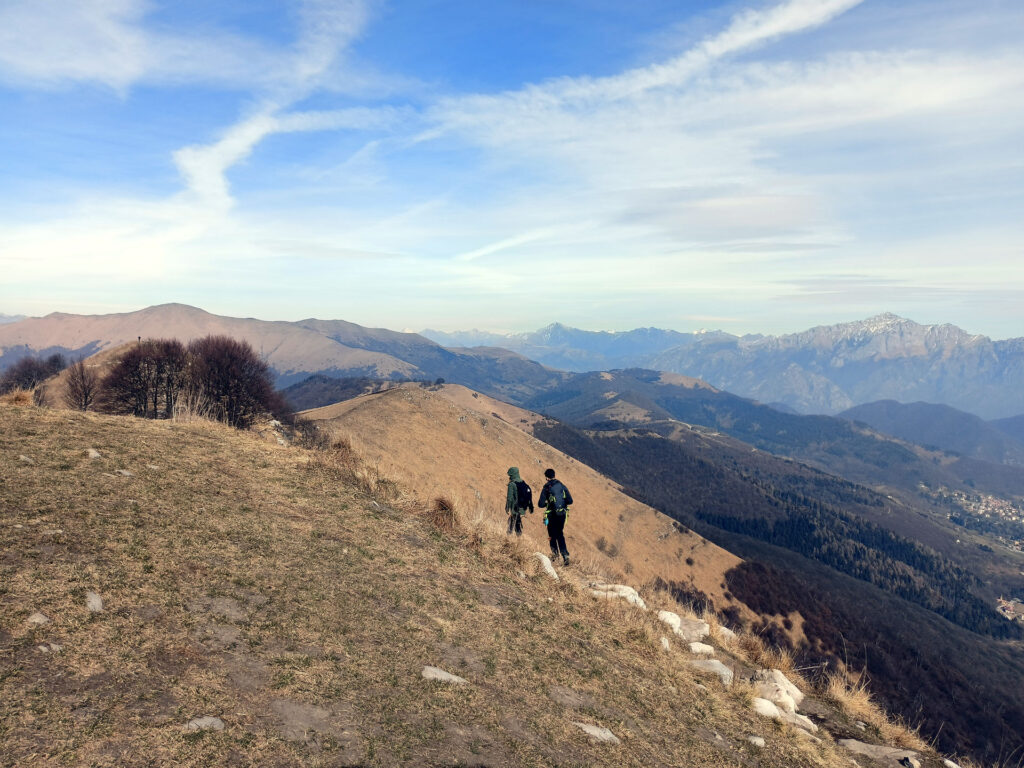 guardando verso nord est: non c'è più un filo di neve