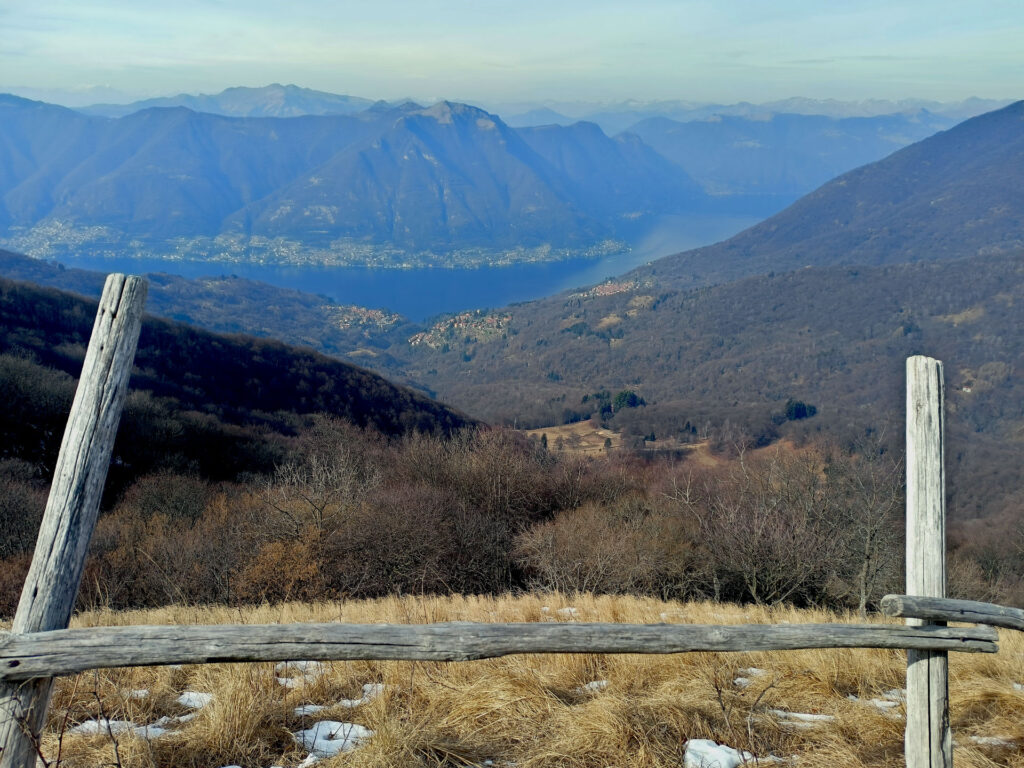 Lago di Como, lungo la cresta che dal Palanzone conduce al Bolettone