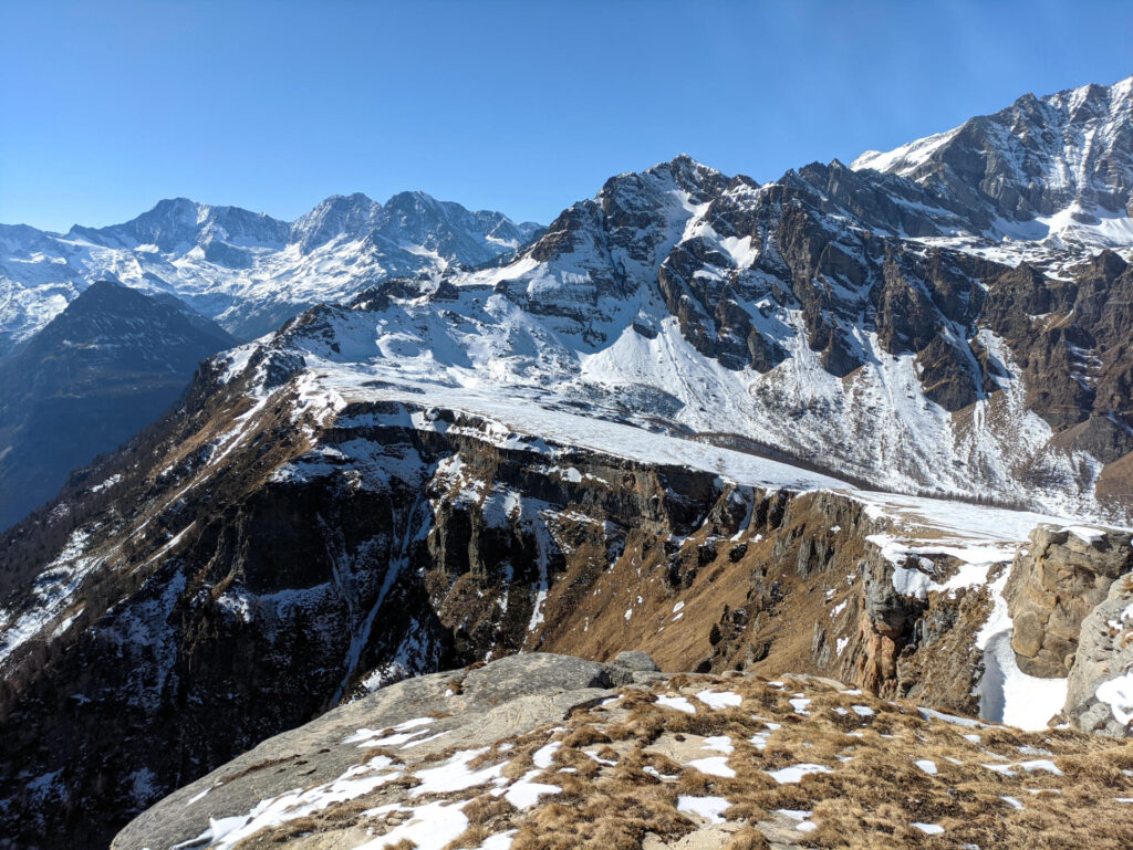 Per il ritorno dobbiamo ripercorrere tutta la cresta fino al passo delle Possette