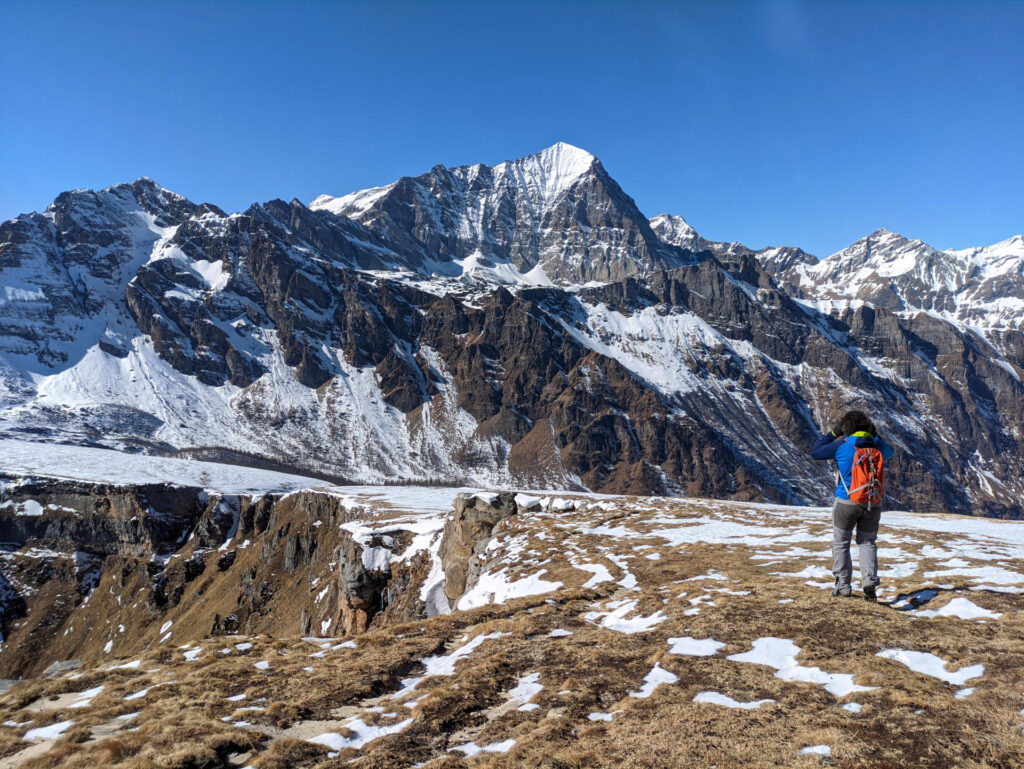 Il Niggah inizia la discesa con il Monte Leone sullo sfondo