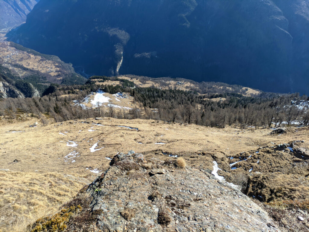 La vista verso valle dal Passo delle Possette. Noi siamo scesi dritti per dritti e in 40 minuti eravamo di nuovo al parcheggio