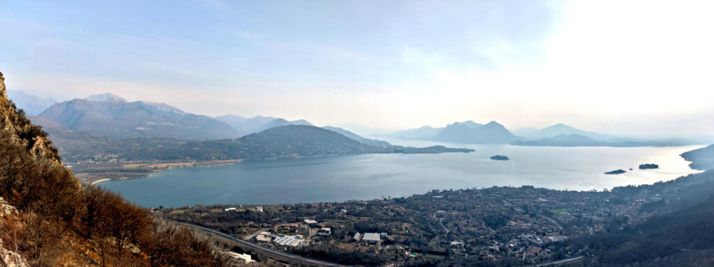 Foto panoramica del lago Maggiore visto dalla ferrata