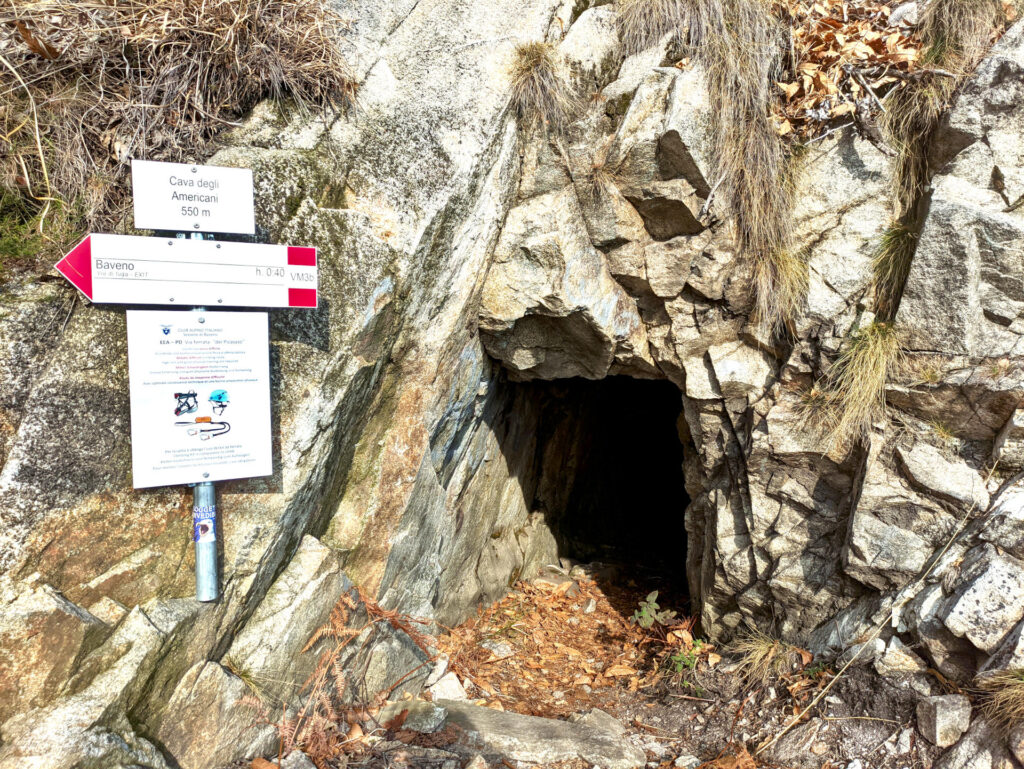 La cava degli Americani e la via di fuga verso Baveno a circa 1/3 del percorso