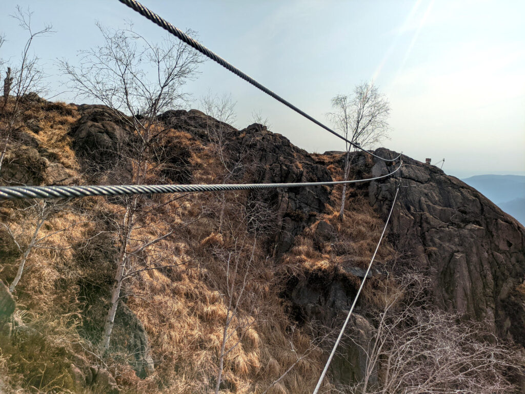 Il ponte di corde nel tratto finale della ferrata, a pochi metri dalla vetta
