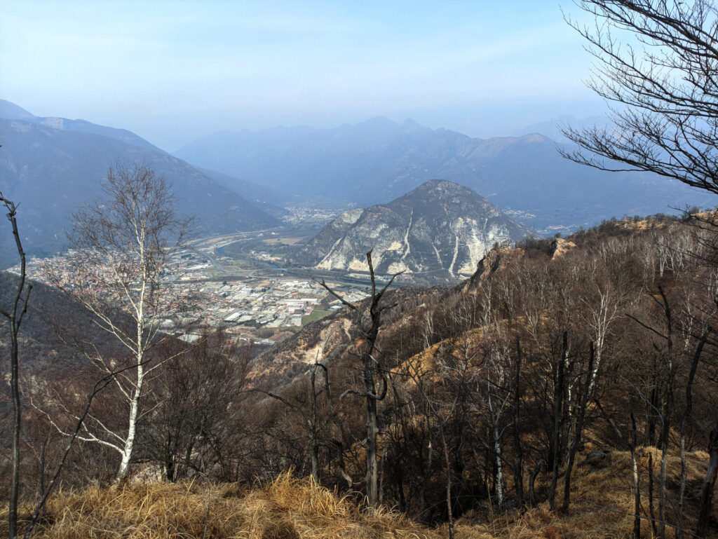 Guardando giù verso il Montorfano e l'Ossola