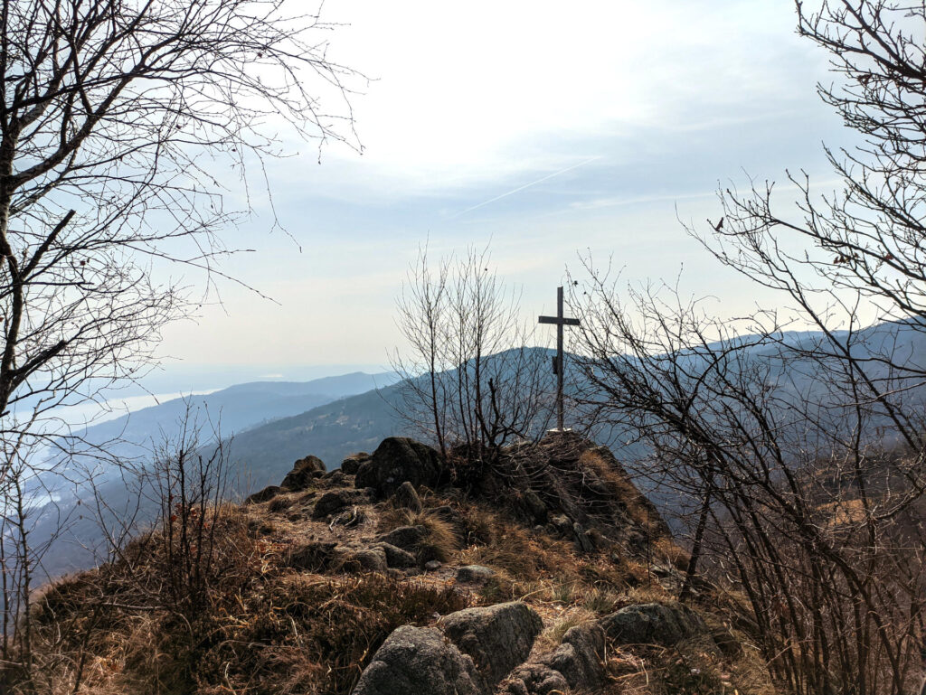 La croce di vetta del Monte Crocino