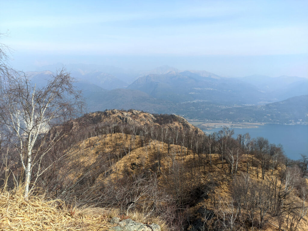 Guardando indietro verso il Monte Camoscio dalla vetta del Monte Crocino