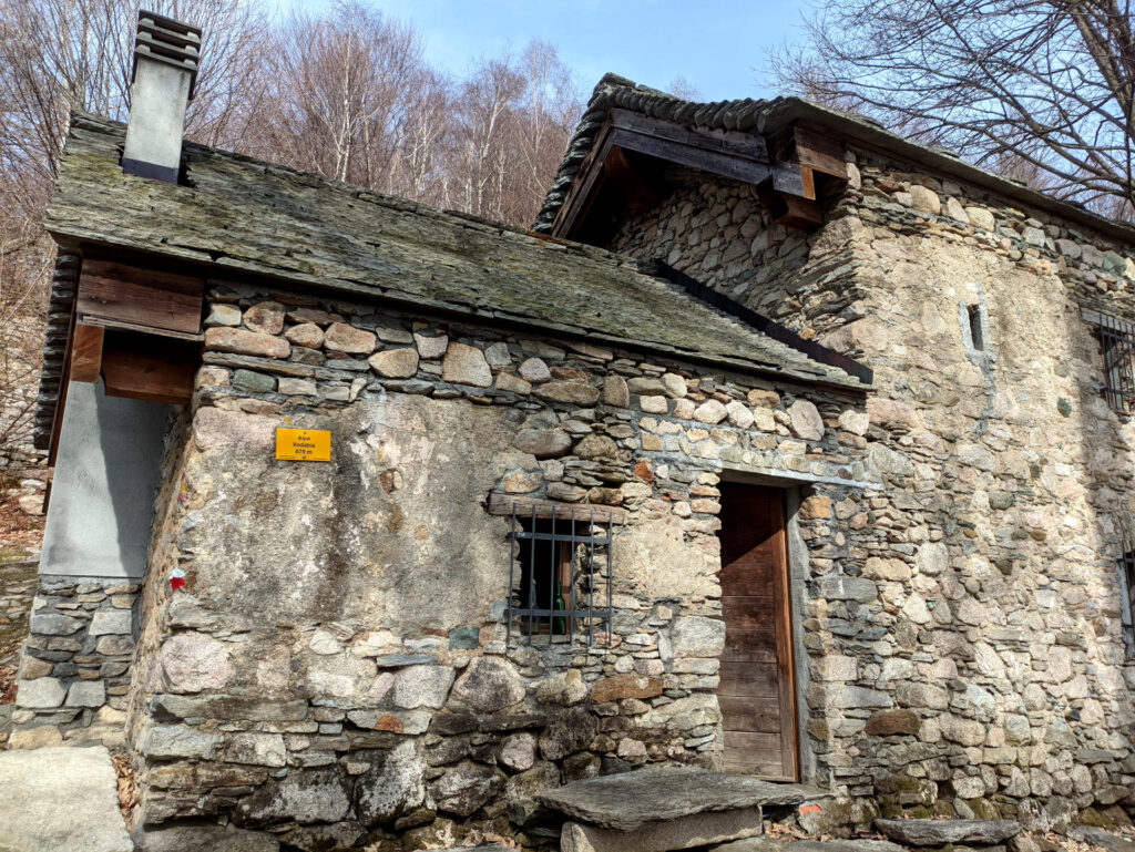 L'unica casa ancora intatta all'alpe Vedabia
