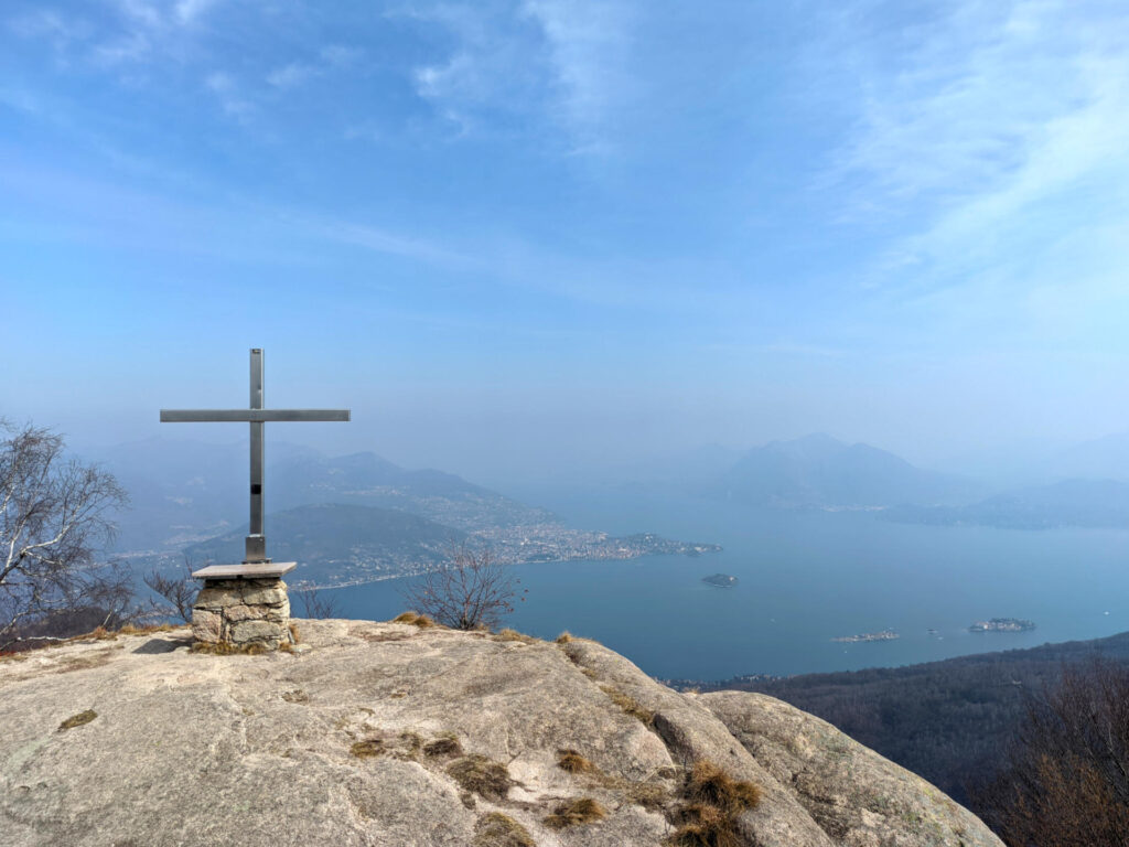 Ultimo saluto al Monte Zughero e si torna a Baveno dal sentiero M2