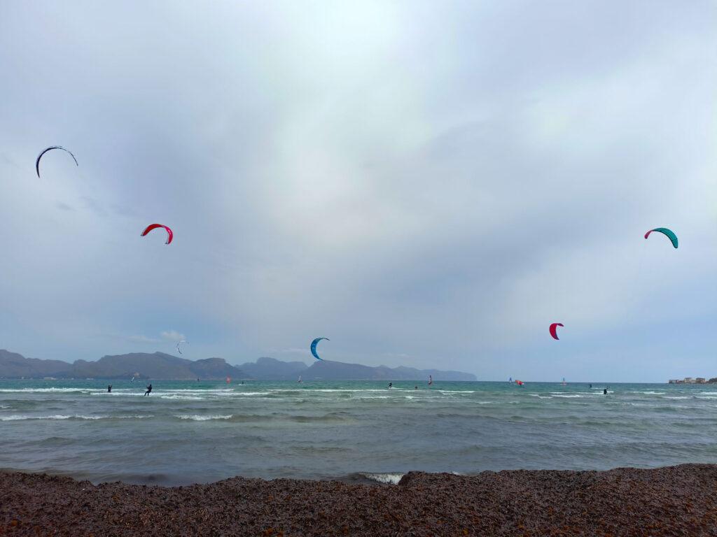 la baia di Pollenca e Alcudia... patria del kite surfing