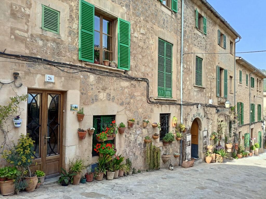 Valldemossa, forse il paesino più bello che abbiamo incontrato