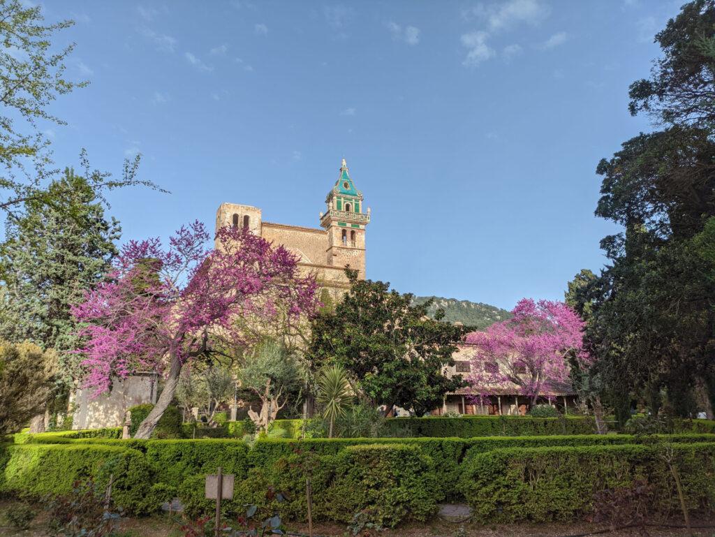 piccolo labirinto e cattedrale a Valldemossa