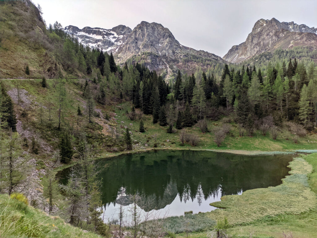 Giunti al lago del Prato, la nostra cima è proprio dritta di fronte a noi (oltre che specchiarsi nel lago!)