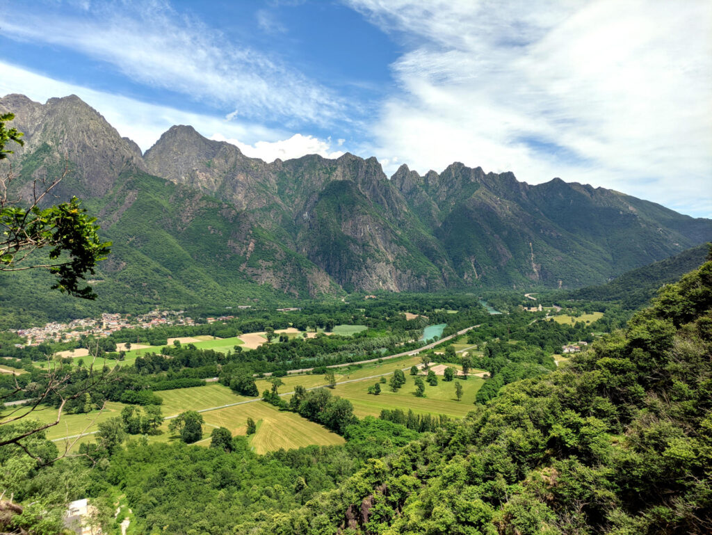 La bella vista sull'Ossola dalla sosta del settimo tiro