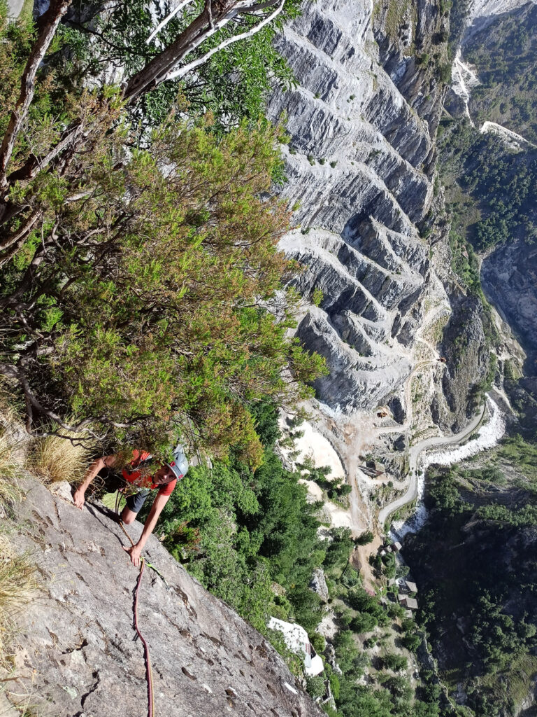 Gab sul terzo tiro con le cave sullo sfondo (scusate la foto storta)