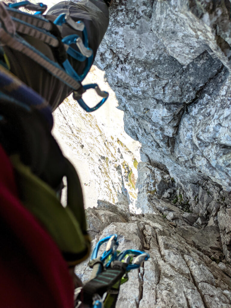 Foto dell'impressionante vuoto sotto di noi, fatta all'interno del camino del settimo tiro