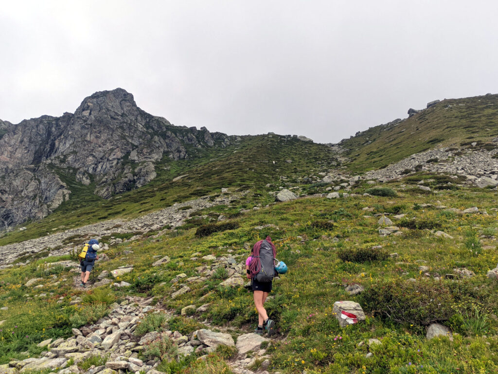 noi siamo diretti prima al Rifugio... abbiamo un po' troppo materiale sulle spalle!