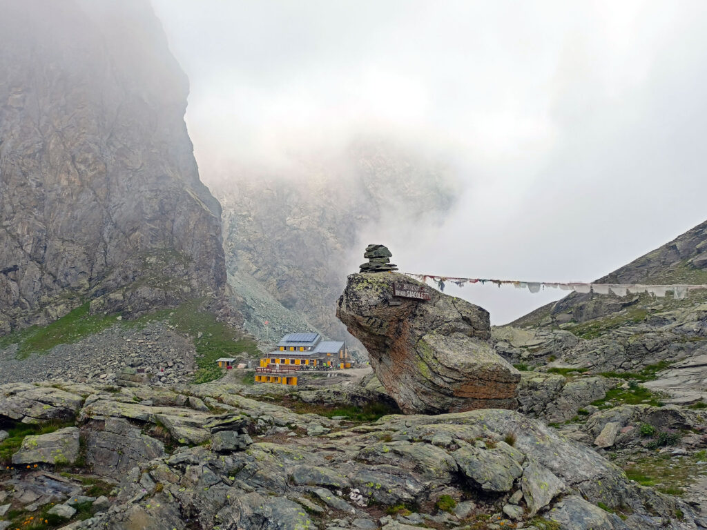 in vista del Rifugio Giacoletti