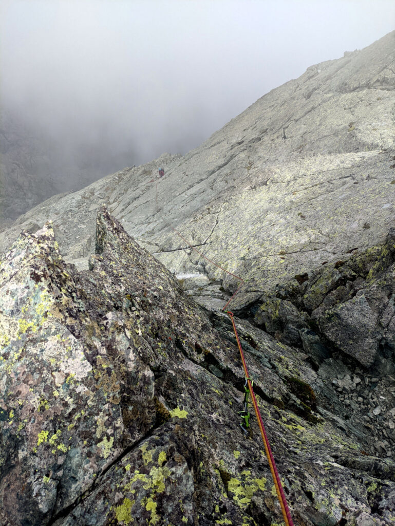 Il sesto tiro visto dall&#039;alto, al termine del diedro