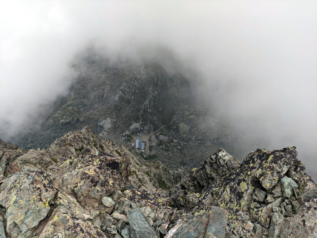 La vista del Giacoletti a picco sotto la Punta Udine