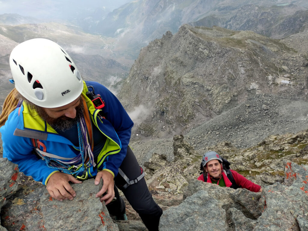 Ormai slegati, facciamo le ultime roccette per andare in cima