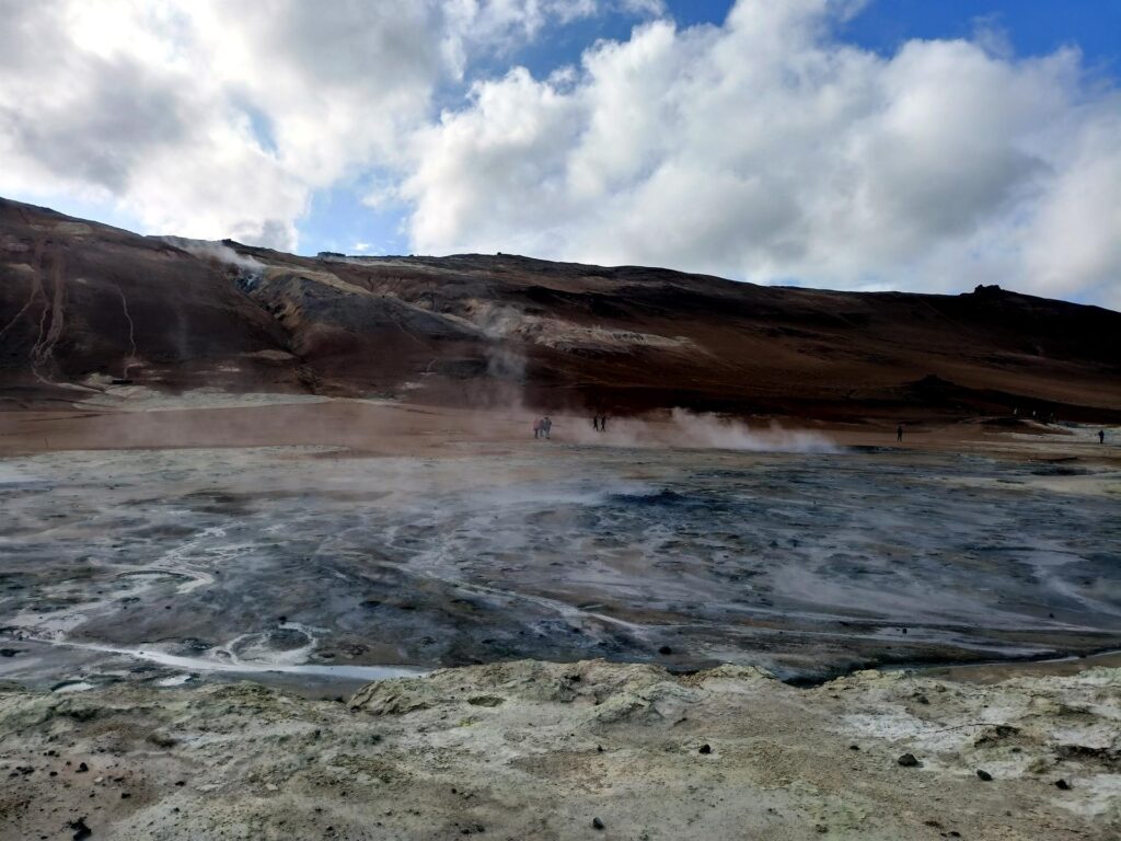 lasciamo i vapori sulfurei: ancora un po' di chilometri ci attendono