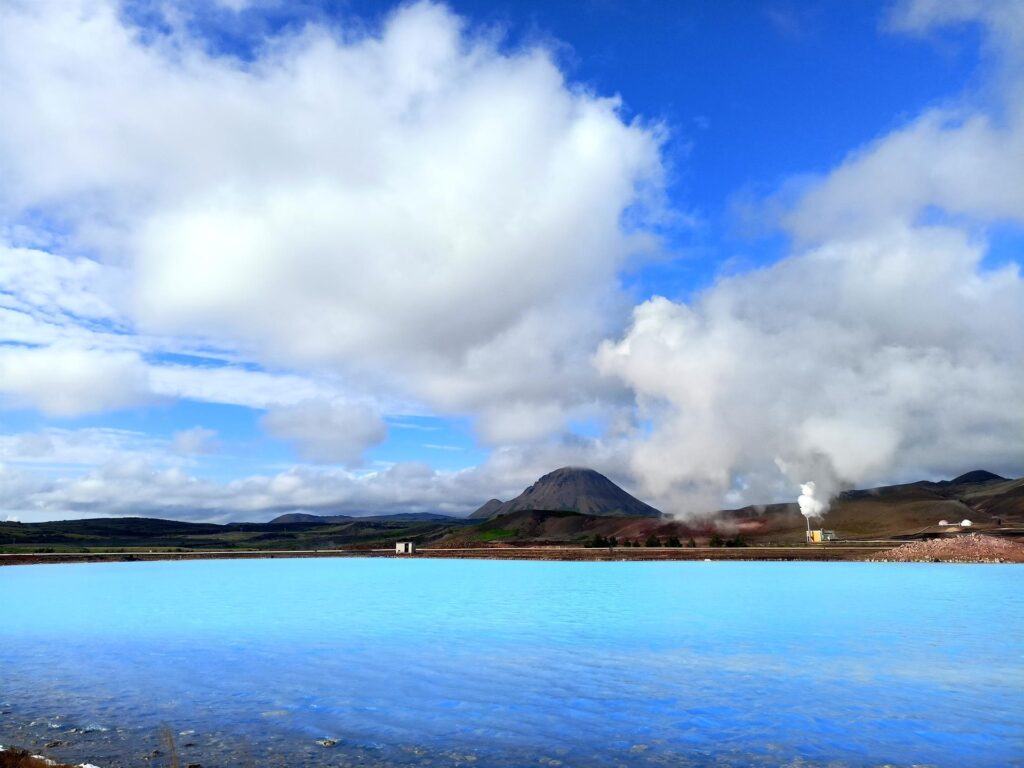 e un lago turchino