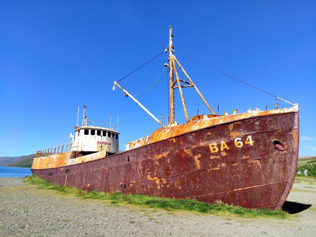 Gardar BA 64: una vecchia nave baleniera norvegese che si è spiaggiata qui