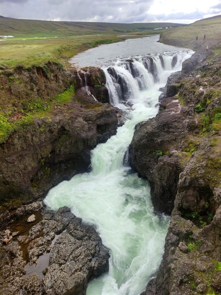 poco lontano la cascatella di Kolufoss