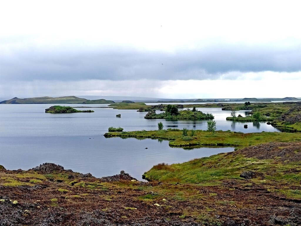 il lago Mývatn: ameno, forse con la luce giusta è meno nostalgico
