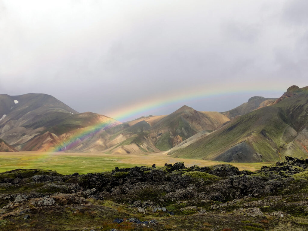e poi boom! arcobaleno incredibile su tutta la piana interna, subito dietro il campo di lava di Landmannalaugar