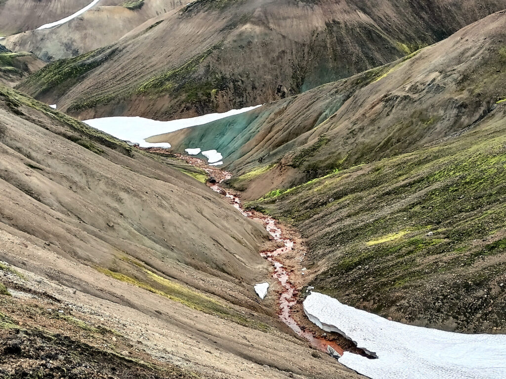 la montagna può essere blu?! evidentemente si!