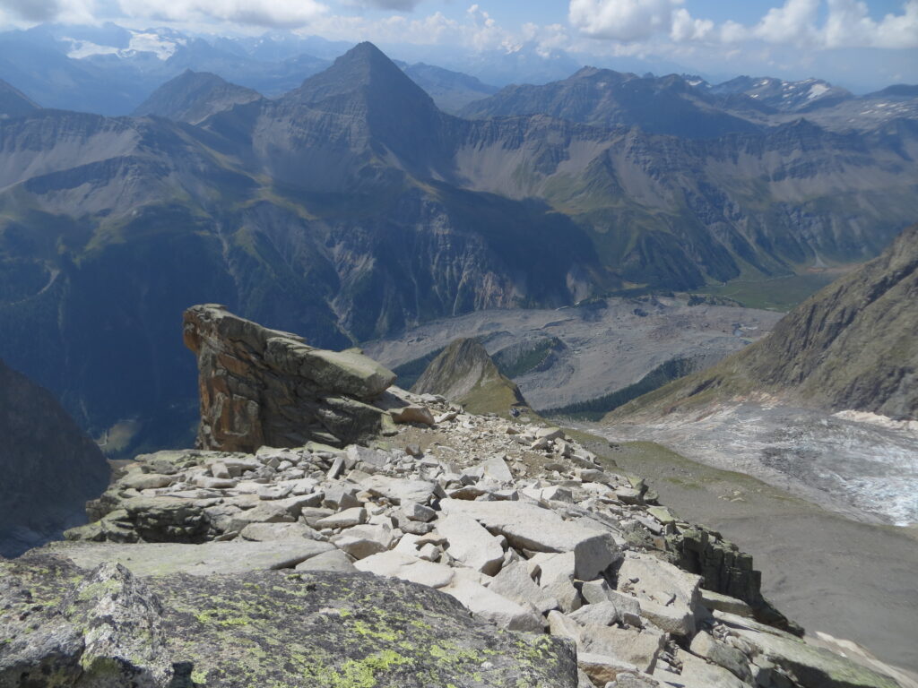 Val Veny e rifugio Monzino dalla cima