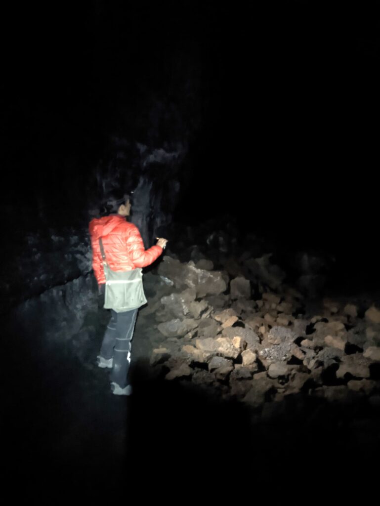 esploriamo il lava tube con le frontali