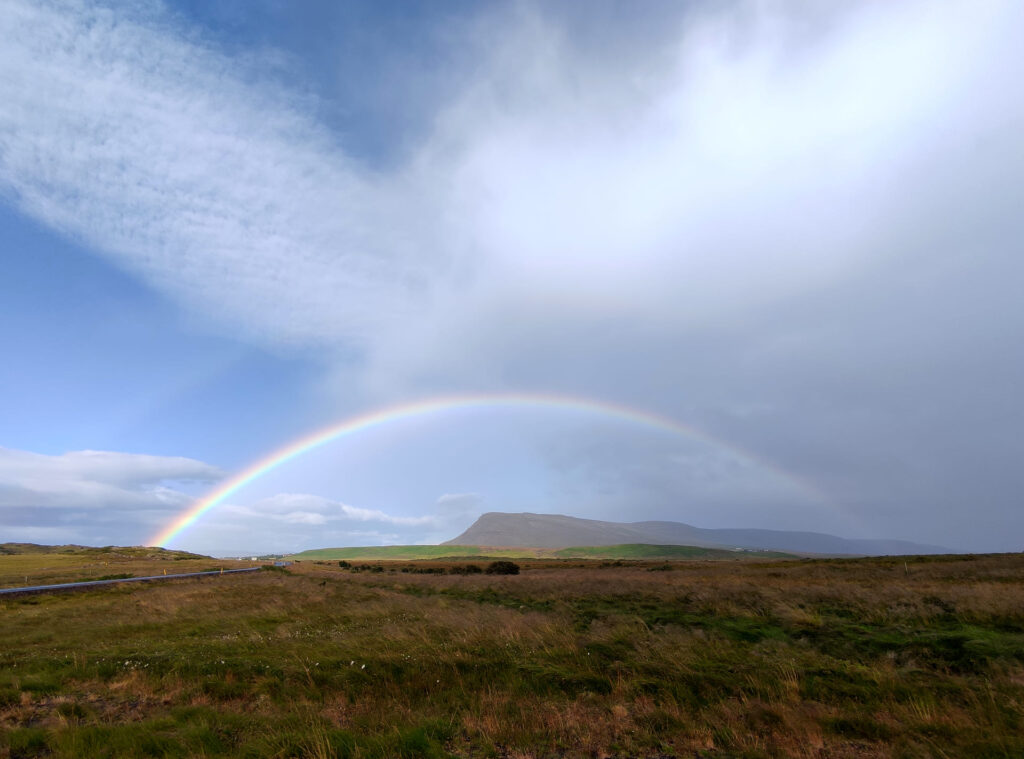 arcobaleno che ci accoglie alle porte di Borganes