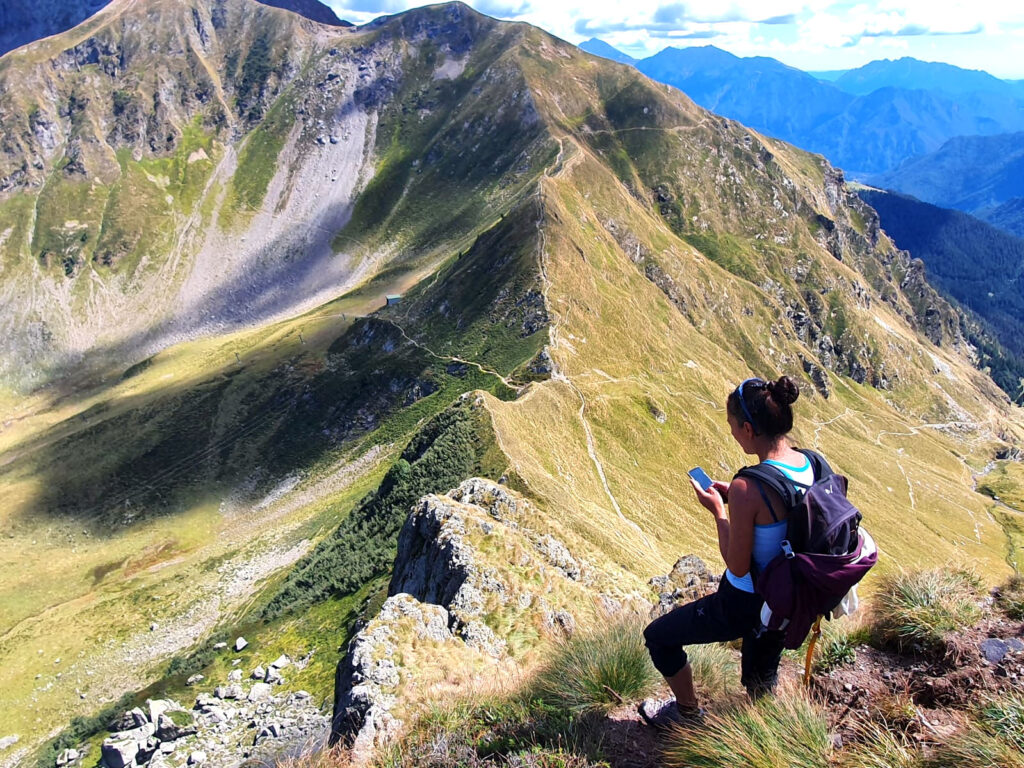 il delicato tratto di cresta che collega il Rifugio Benigni al Passo di Salmurano