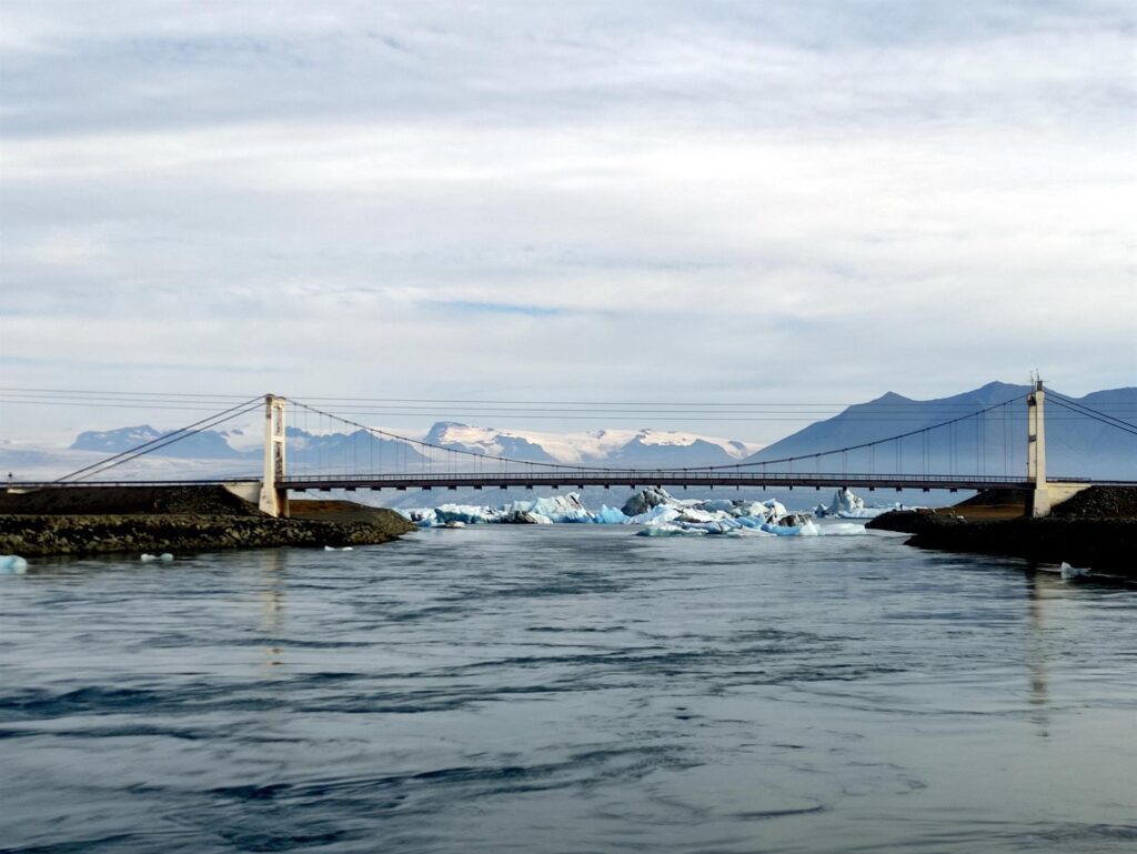 ponte sulla laguna del Jökulsárlón