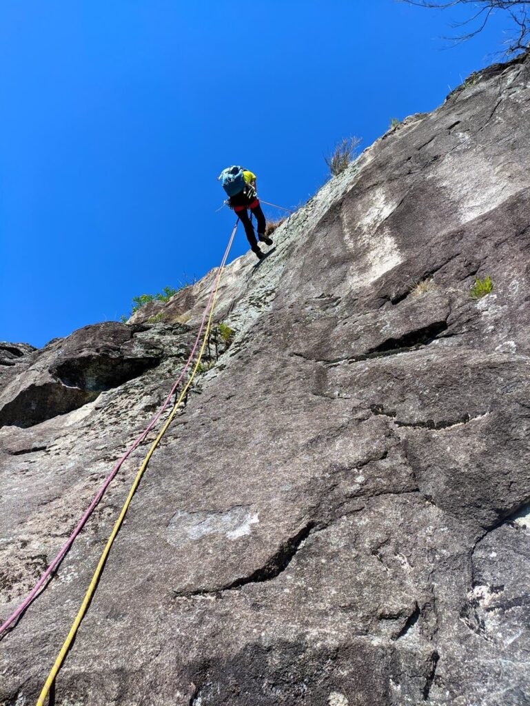 Al termine decidiamo di calarci per fare una seconda via