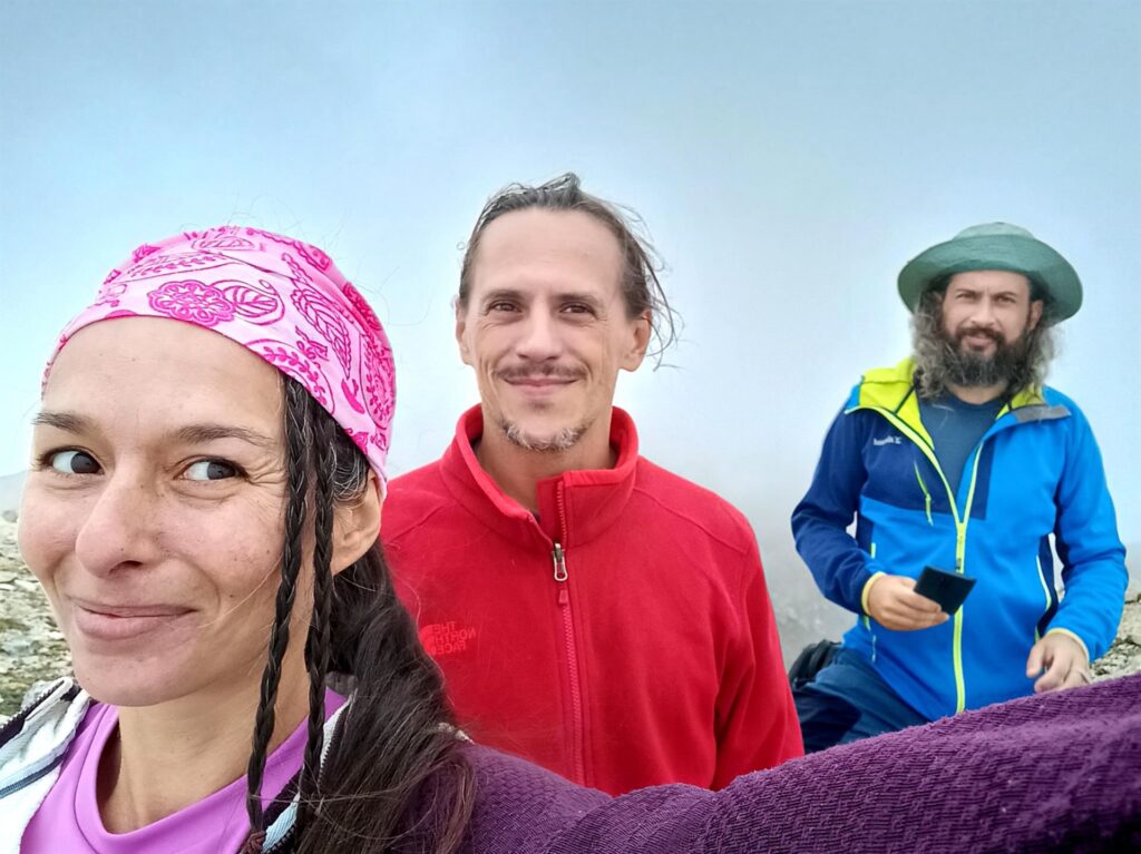 Selfie di vetta tutti insieme al Pizzo del Costone