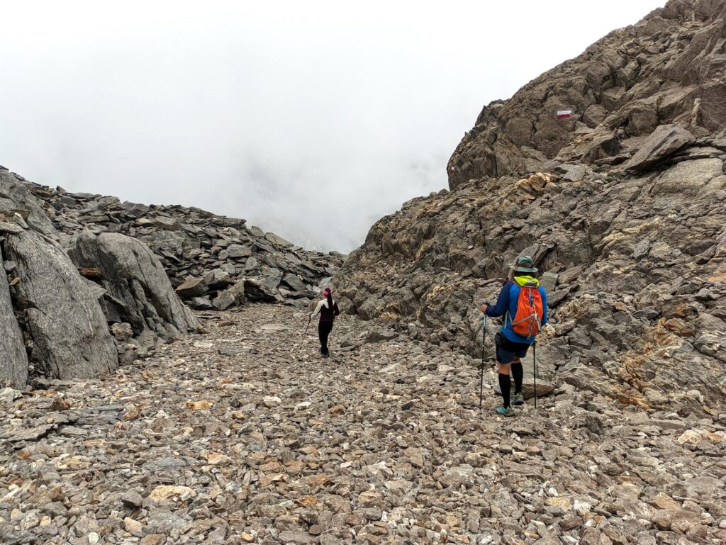 Il canale in cui ci si infila quando si inizia a scendere dal passo del Vannino