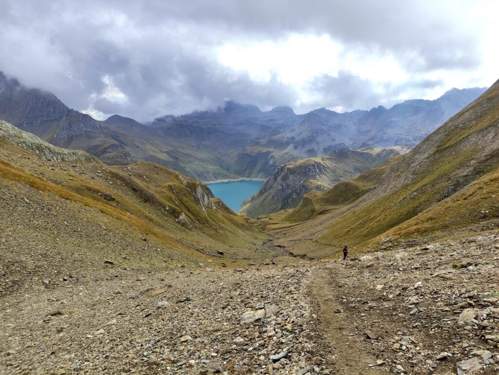 Guardando in basso durante la risalita verso il passo di Nefelgiù