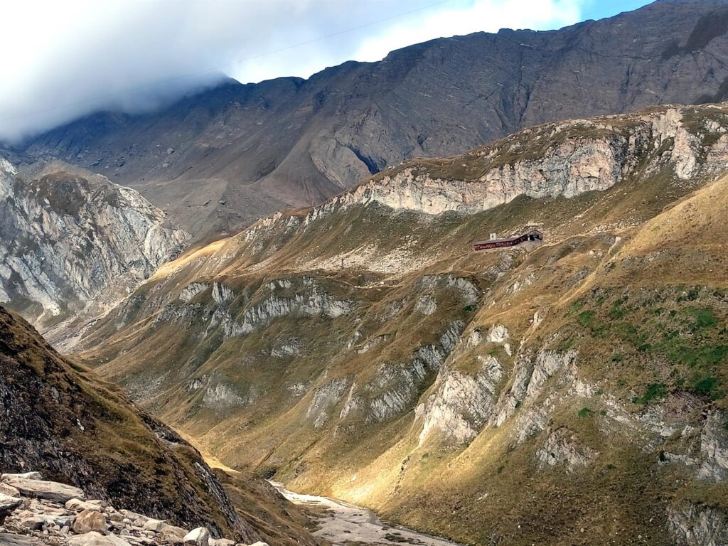 Questa non sappiamo cosa sia, ma era evidente sul versante opposto della valle