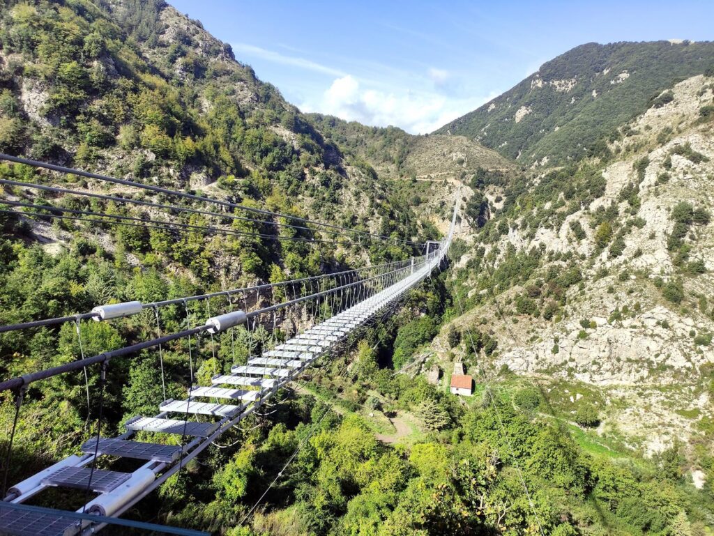 il ponte nella sua totalità: un bel camminare, ma è stabilissimo